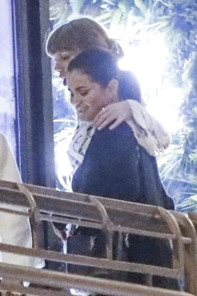 Taylor Swift Selena Gomez and Zoe Kravitz Dine at Sushi Park in West Hollywood