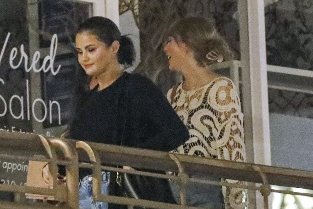 Taylor Swift Selena Gomez and Zoe Kravitz Dine at Sushi Park in West Hollywood