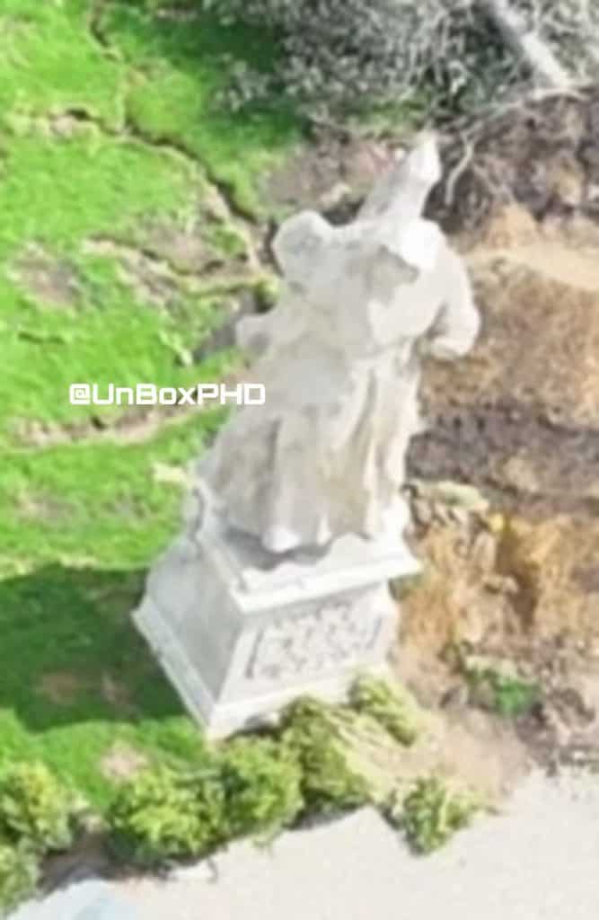 mysterious statues Avengers: Doomsday set