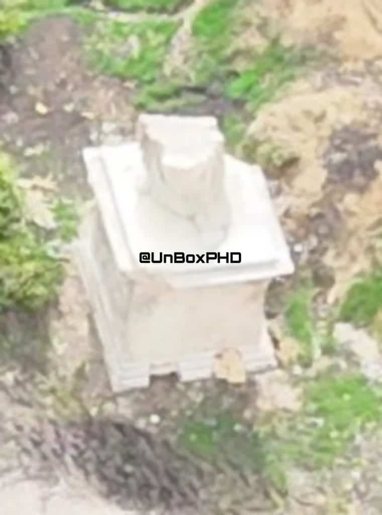 mysterious statues Avengers: Doomsday set