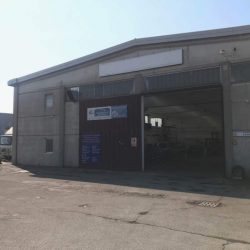 abbiamo uno spazio adeguato per riparare o fornire manutenzione automobilistica
