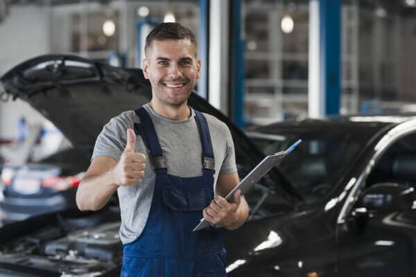 controlla la tua auto con il nostro staff altamente qualificato per offrire un servizio di qualità