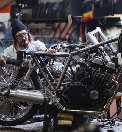 abbiamo anche personale addestrato per la riparazione e la manutenzione di motocicli