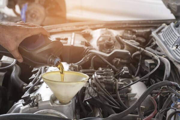 il cambio dell'olio è uno dei processi indispensabili per prolungare la vita di utilizzo della tua auto