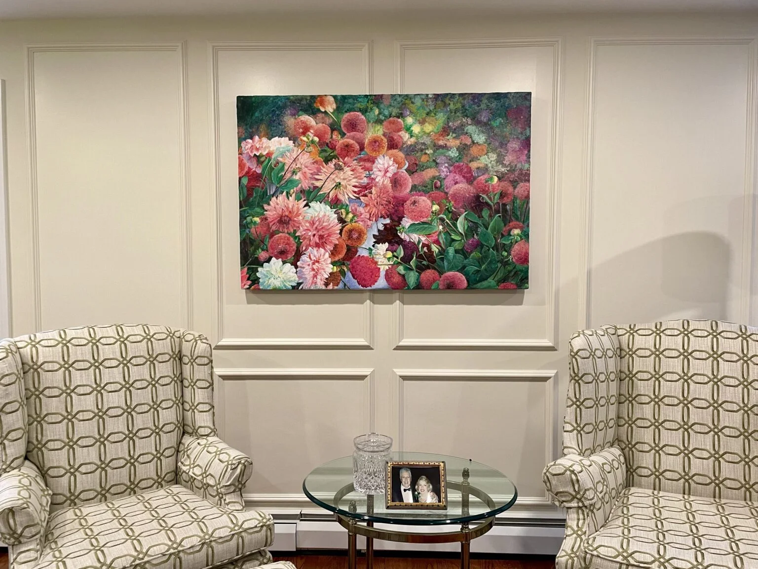 Painting of pink flowers on a wall.