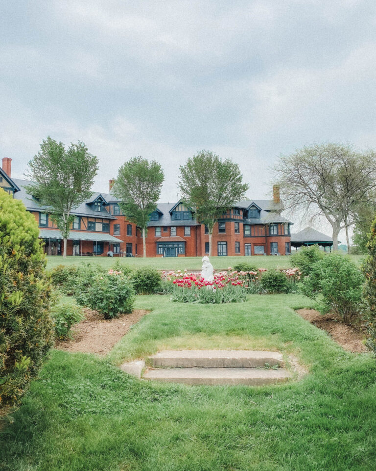 Keep reading for all the best Vermont towns to visit, and the best way to get from Burlington Vermont to Stowe Vermont!