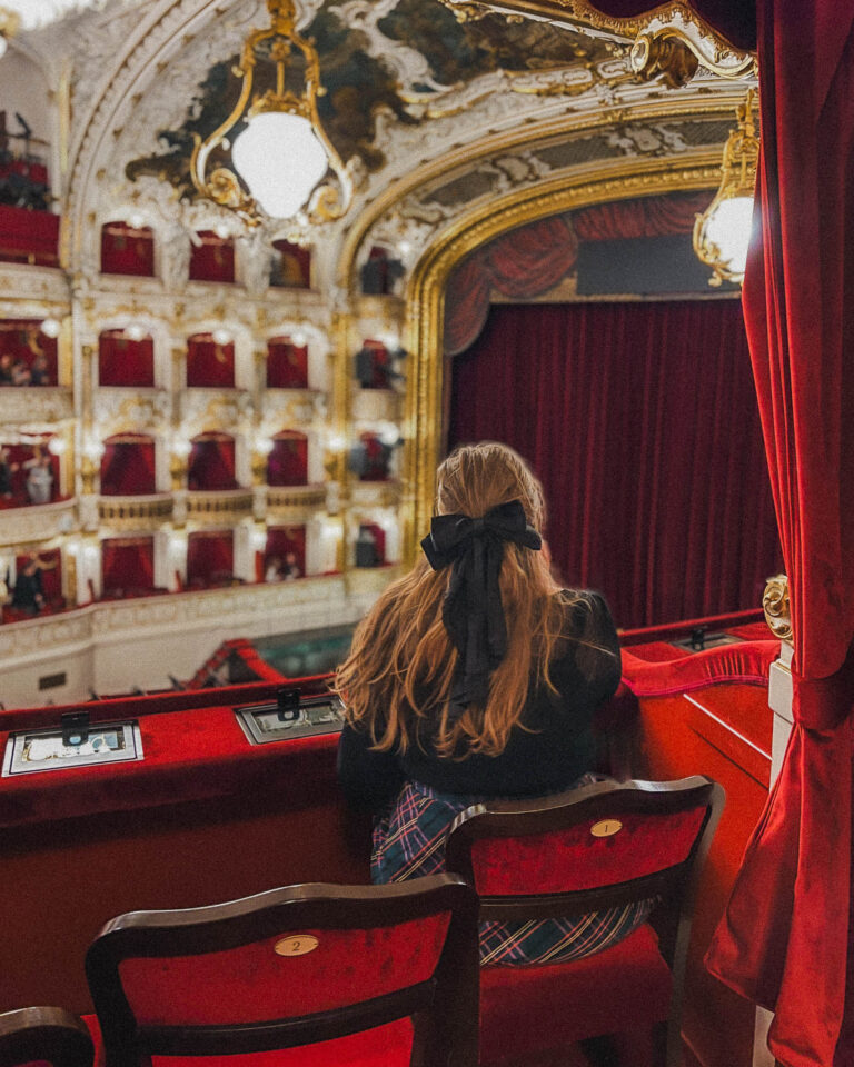 Looking to spend a long weekend in Prague this autumn? Here's the perfect itinerary to see Prague's fall foliage and spend 3 days in Prague!