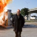Jason Statham imbere y'imodoka iri guturika