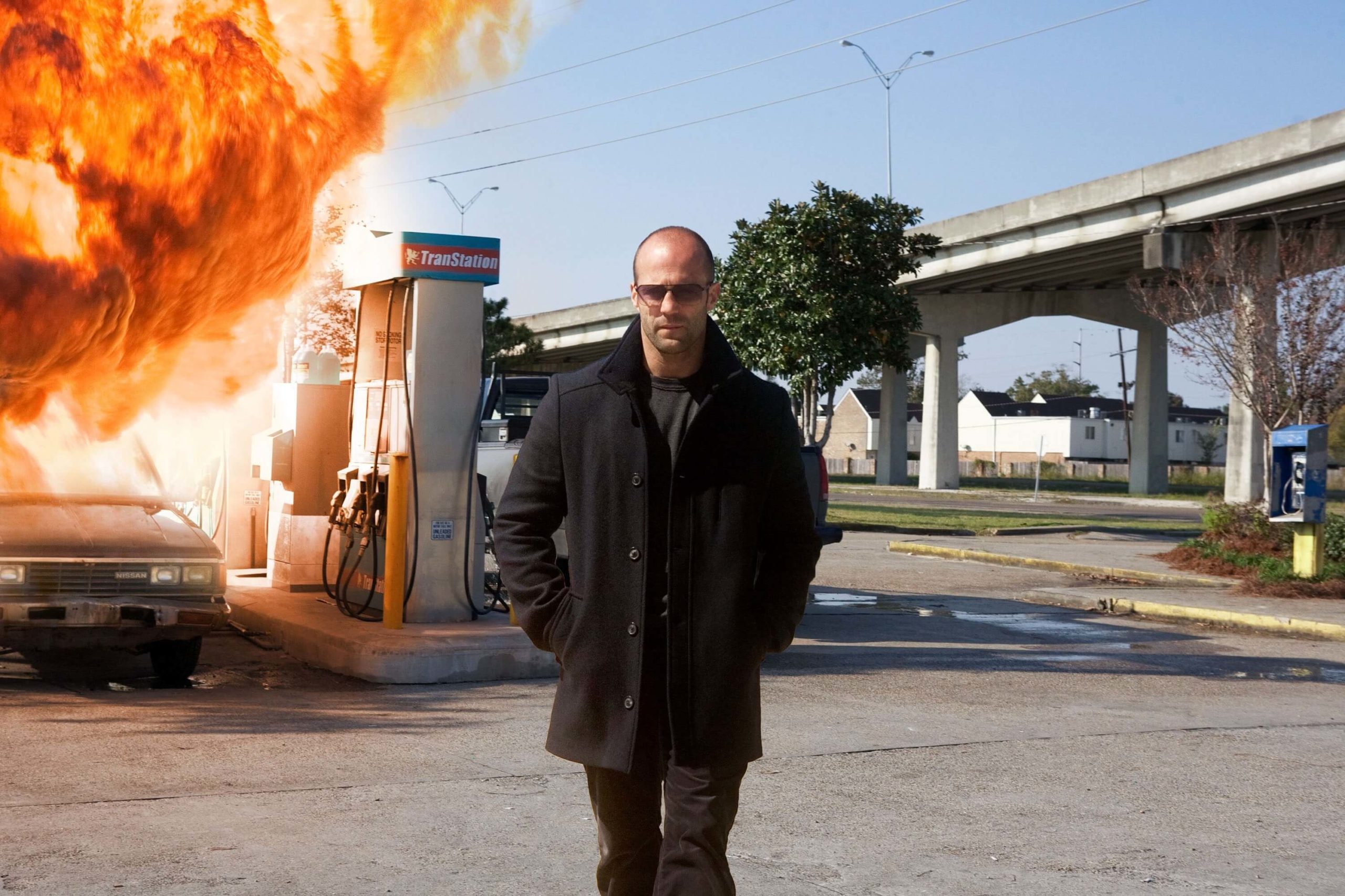 Jason Statham imbere y'imodoka iri guturika