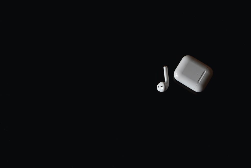 Umugabo yamize AirPod asinziriye
