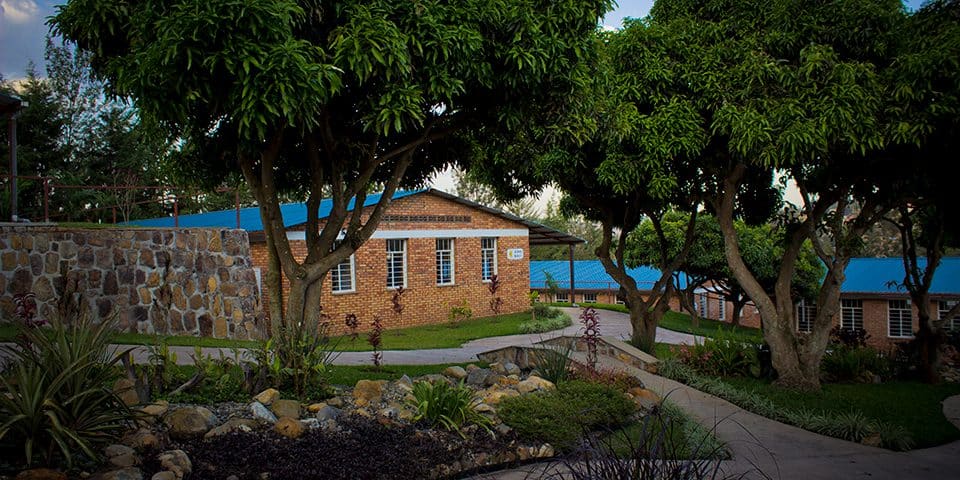 Amashuri ahenze - Ishuri rya Wellspring Academy