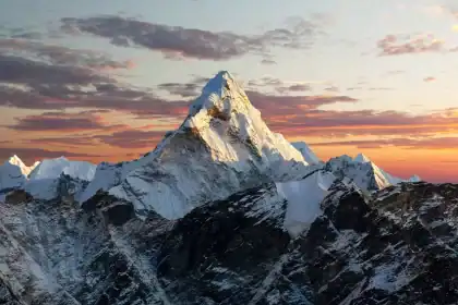 Umusozi wa Everest si umusozi muremure ku isi.