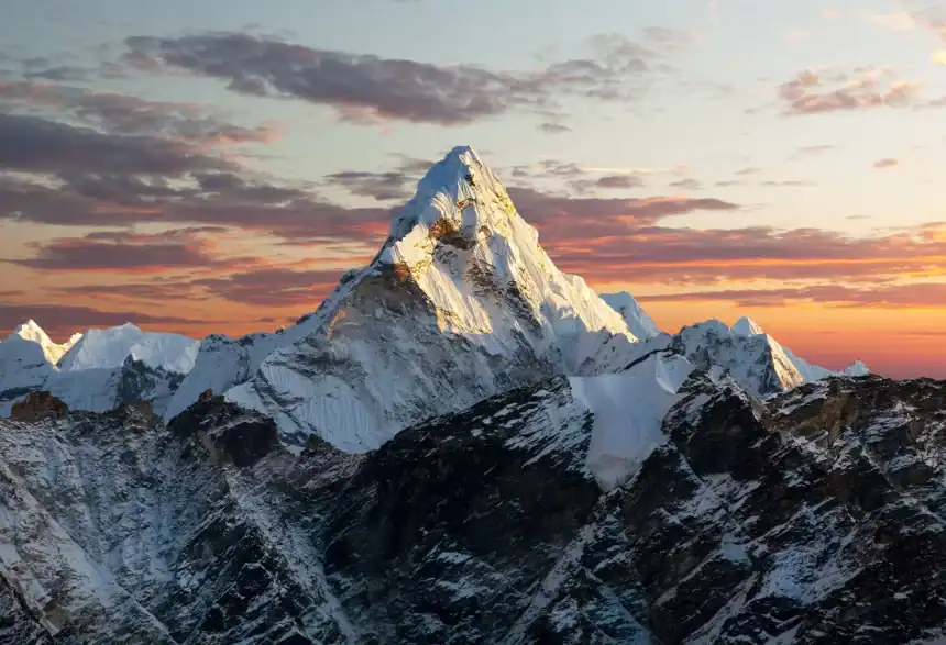 Umusozi wa Everest si umusozi muremure ku isi.