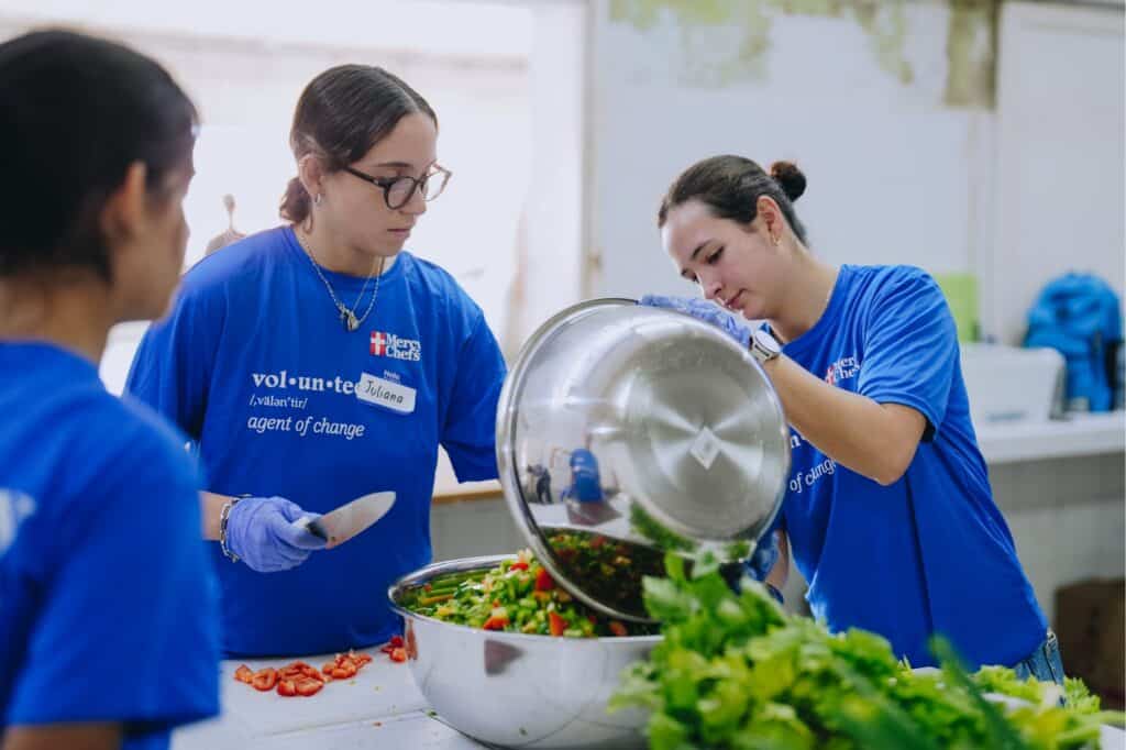 Volunteers chop vegetables in Venezuela
