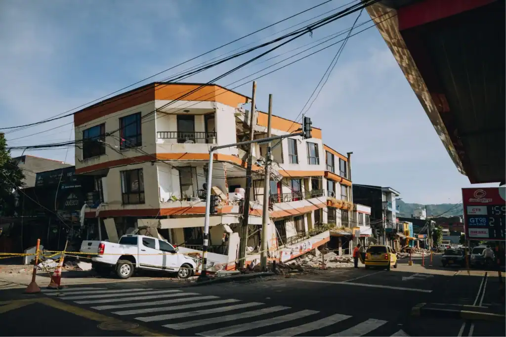 A half-collapsed building in Colombia due to a 7.4-magnitude earthquake