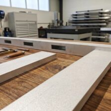 Nowoczesne balustrady z aluminium, idealne na balkon francuski, solidne i trwałe, produkcja Metal-Serwis Obrzycko.