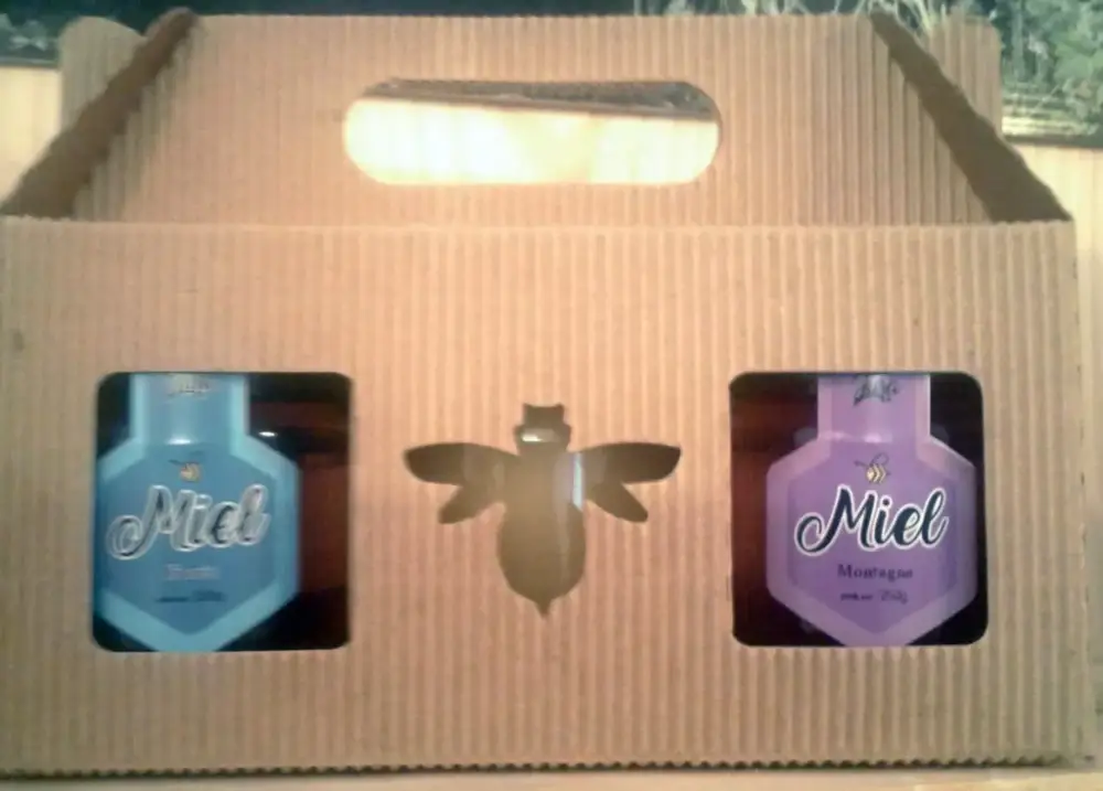 Jolie coffret carton contenant trois miel de votre choix de 250g