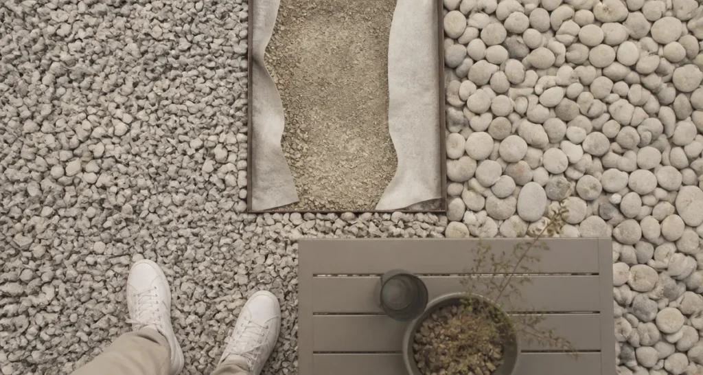 Vue terrasse en gravier : concassé 8/16, roulé, fondation sur géotextile