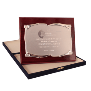 Placa de homenaje de acero plateado y madera con estuche