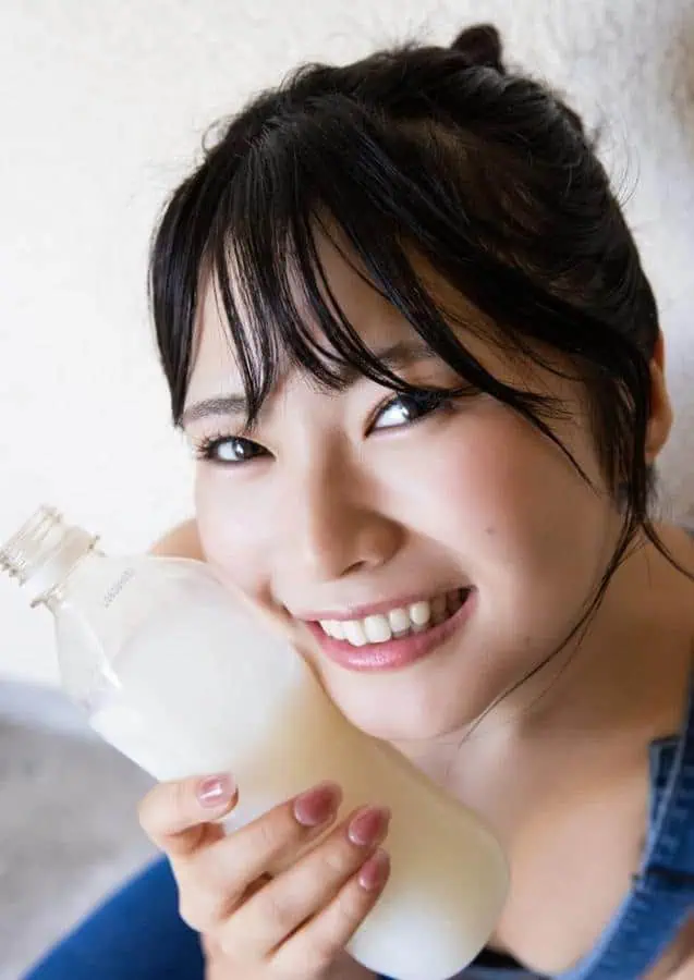 宮越虹海1stヌード写真集『幼なじみ、脱ぎました。』 hitomiエロ漫画raw(同人誌)無料サンプル画像005