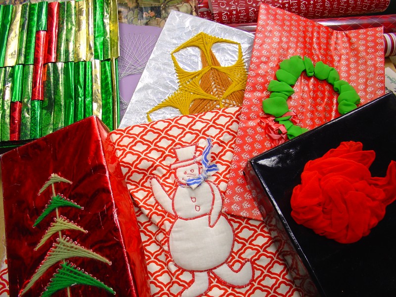 Holiday Deals 101: How to Shop For the Holidays on The Cheap