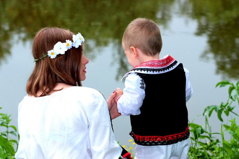 How to Keep Your Friends Close as a First-Time Millennial Mom