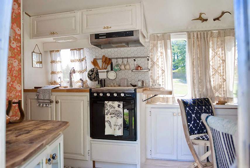 11 Airstream interior decor c