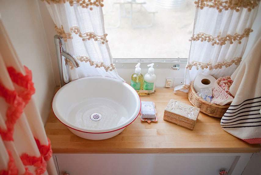 11 Airstream interior decor f