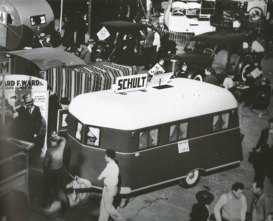 trailer shows-1941 Howard F Ward Trailer Display at Eigth Outing Show