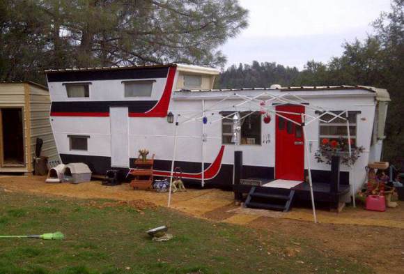 1954 Pacemaker Bi-level Mobile Home Remodel - Exterior paint complete