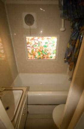 1954 Pacemaker Tri-level Mobile Home Remodel - bathroom after remodel 3