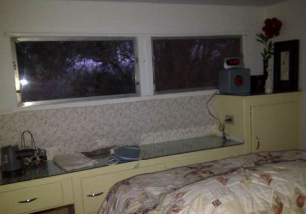 1954 Pacemaker Tri-evel Mobile Home Remodel - bedroom before paint