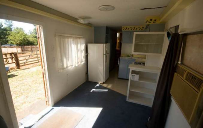 1954 Pacemaker Tri-level Mobile Home Remodel - kitchen before remodel