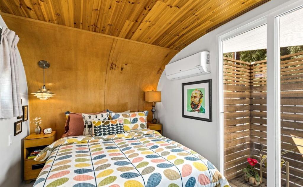 1954 rehabbed manufactured home bedroom 1024x633