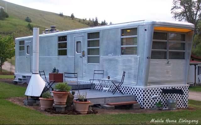 The Mansion is Dead – Long Live the Mobile Home