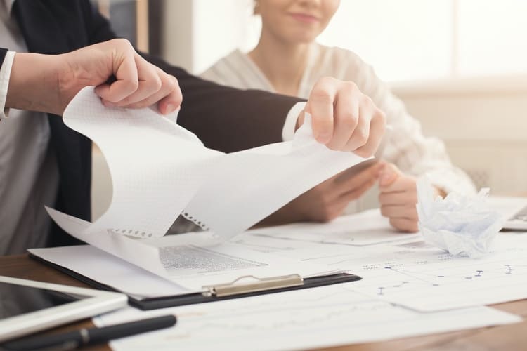 30 tips for buying a new manufactured home - be weary of the loan papers