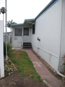 1988 Skyline Double Wide - Complete remodel - Manufactured Home Interior Design - Exterior Before - front 2