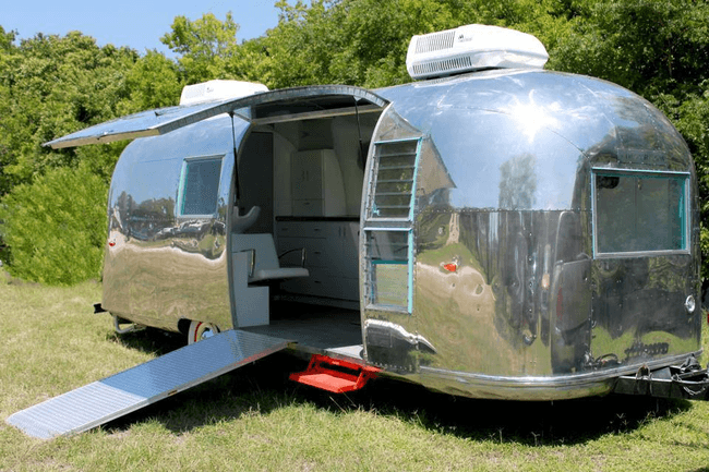 Airstream Remodeled into a Salon (16)