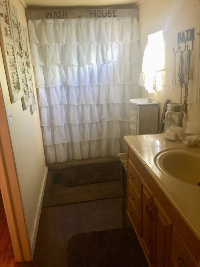 bathroom in Liberty single wide mobile home 2