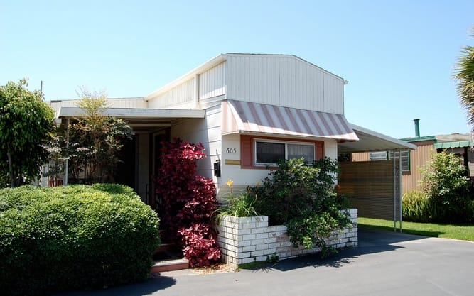 30 Great Mobile Home Exterior Ideas (11)