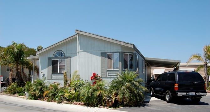 30 Great Mobile Home Exterior Ideas (12)