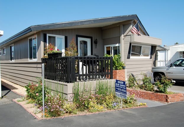 30 Great Mobile Home Exterior Ideas(24)