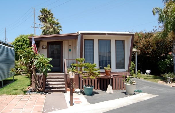30 Great Mobile Home Exterior Ideas (25)