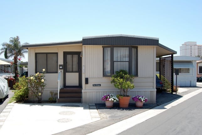 30 Great Mobile Home Exterior Ideas (28)