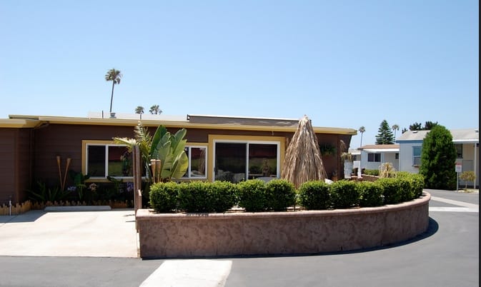 30 Great Mobile Home Exterior Ideas (5)