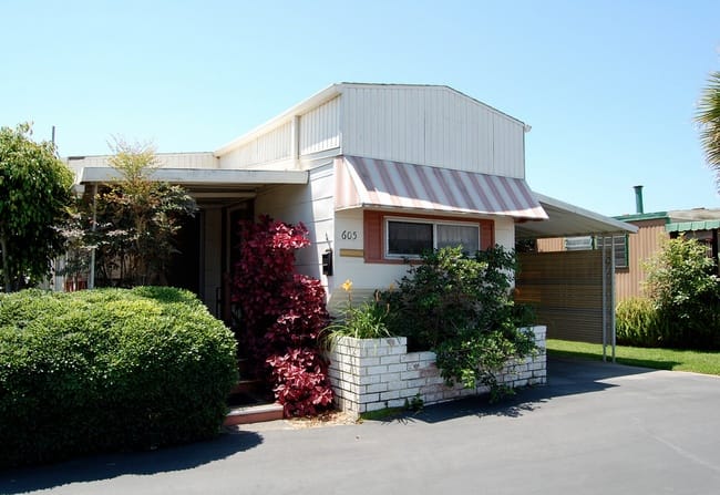 30 Great Mobile Home Exterior Ideas (7)