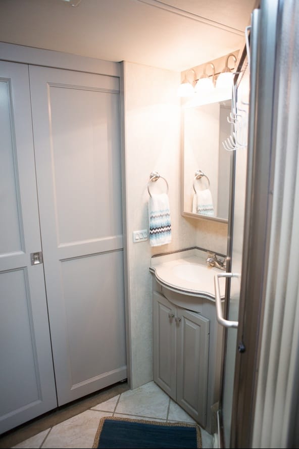 Beautiful RV Makeover (10)