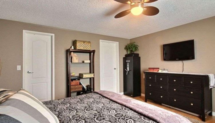 Canadian Mobile Home - 20 foot wide single section homes - Stylish bedroom decor in a mobile home