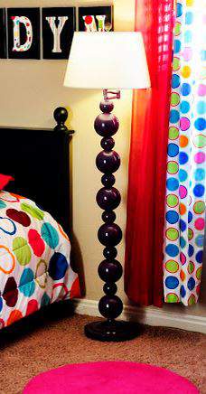 Christmas Ornaments Lamp Makeover - DIY lighting tutorials you can do