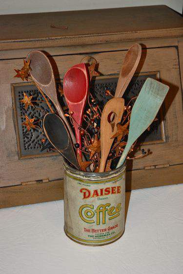 Colorful wooden spoon display - primitive country decorating ideas
